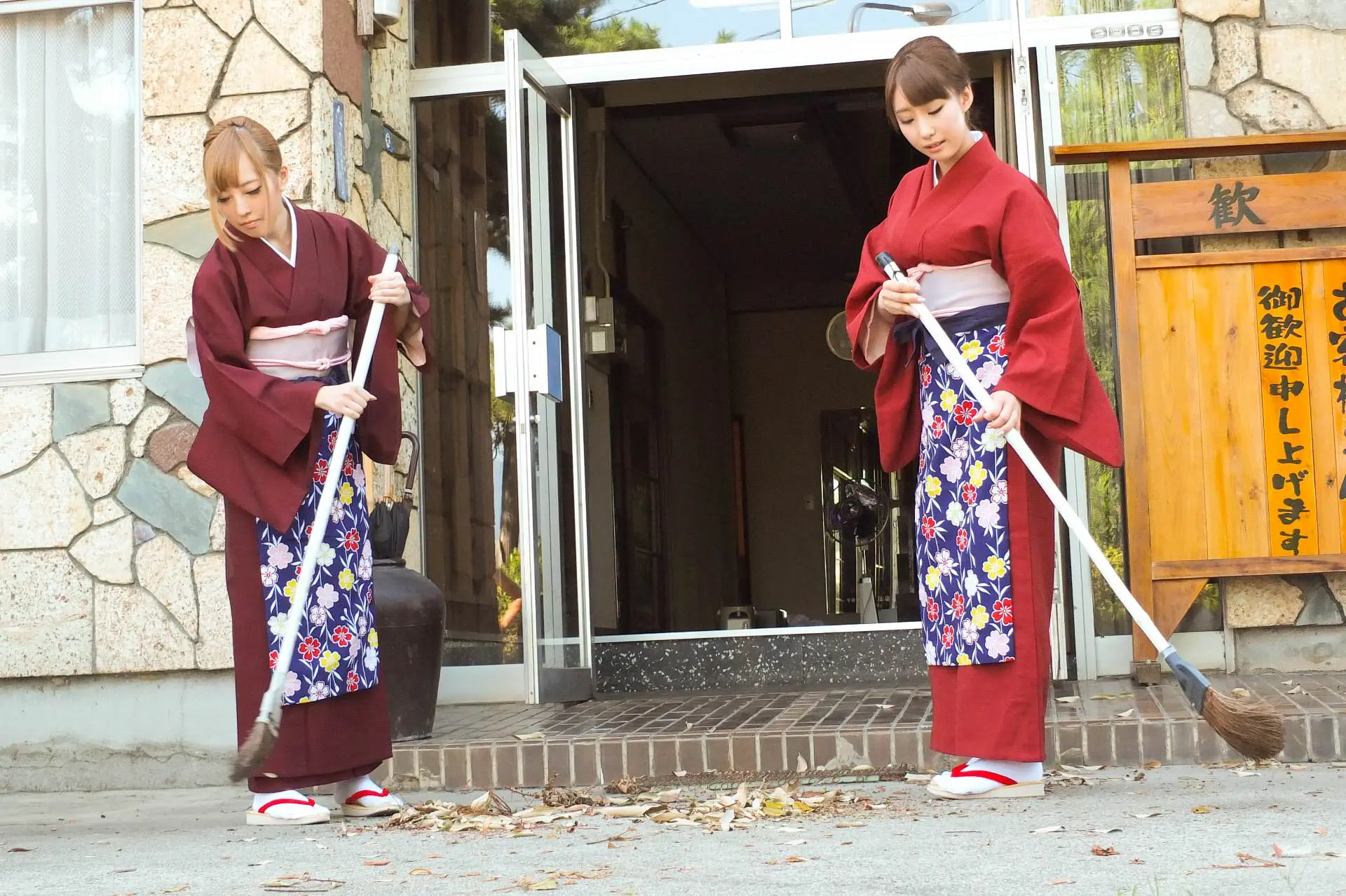 【動画あり】プレステージ専属女優 inおもてなしツーリスト！！ GGG-002 (14)