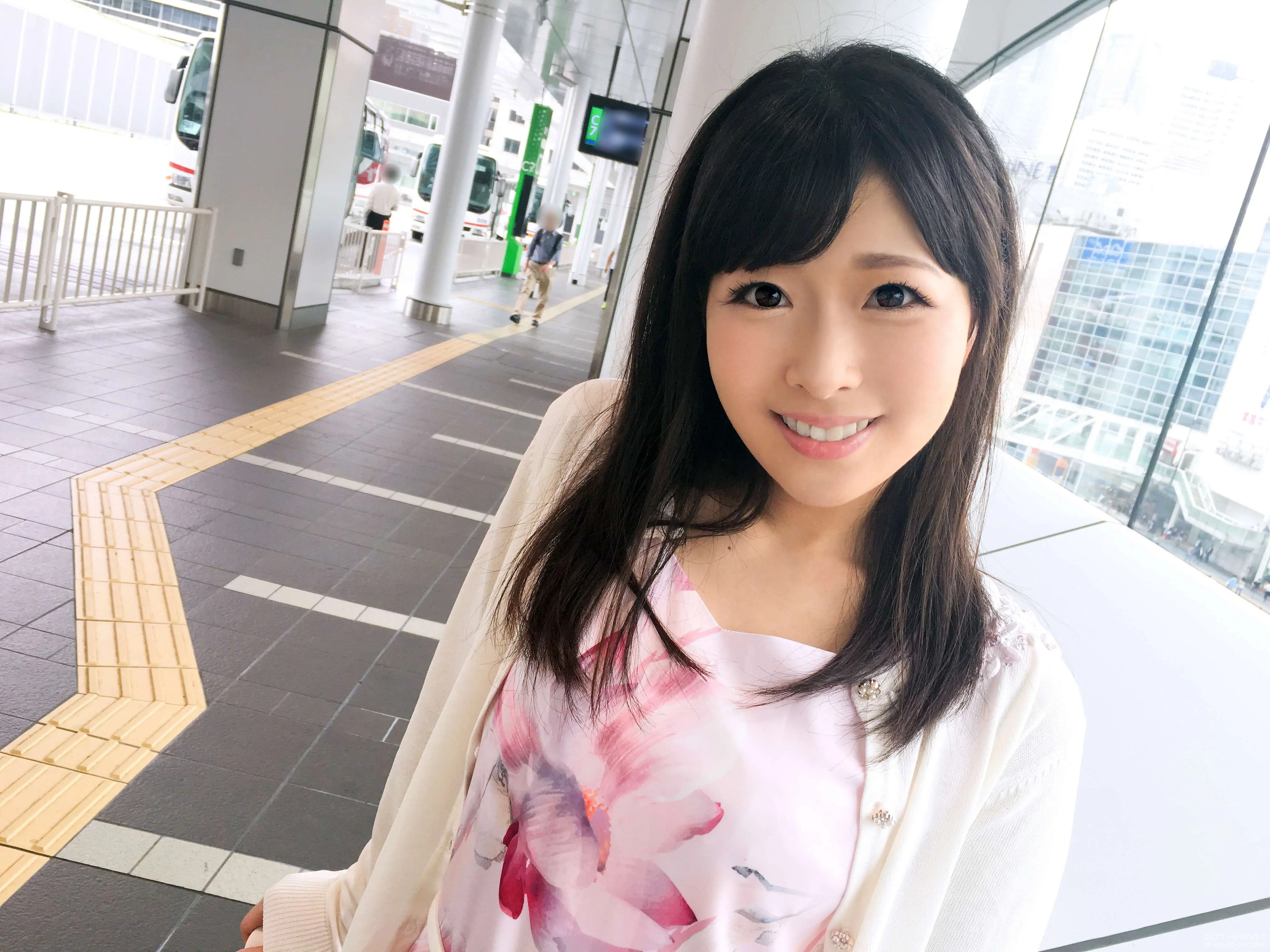 【動画あり】みおり 22歳 アイドル バスターミナルナンパ 03 in 新宿 チームH 200GANA-1063 シロウトTV (2)