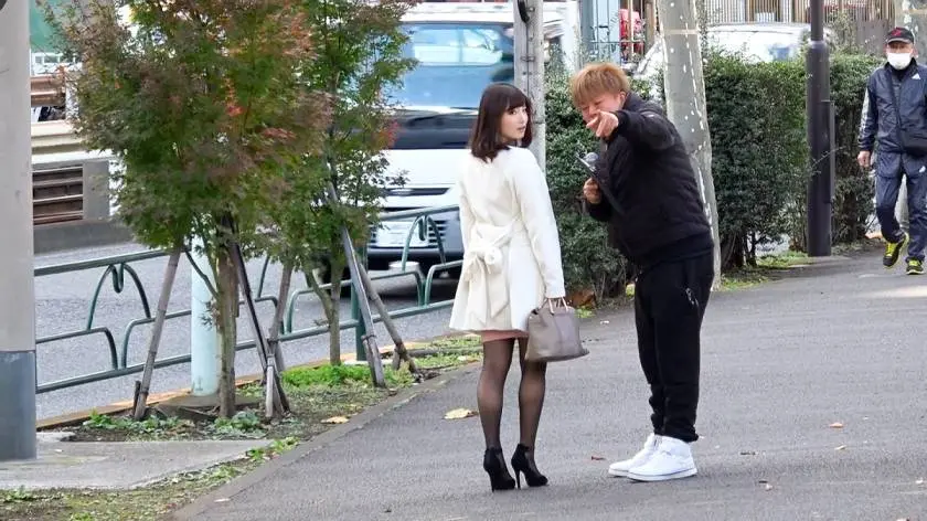 【動画あり】なつきさん 31歳 初心な奥様(先走り汁に興味津々) 街行くセレブ人妻ナンパ プレステージプレミアム 300MIUM-015 シロウトTV (1)