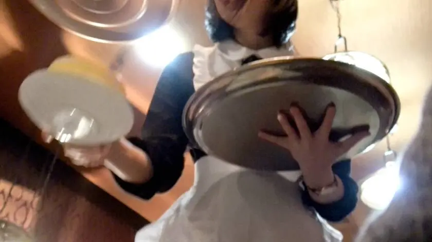 【動画あり】山川ゆなさん 19歳 純喫茶ウェイトレス 100%完全ガチ交渉！ プレステージプレミアム 300MIUM-043 シロウトTV (4)
