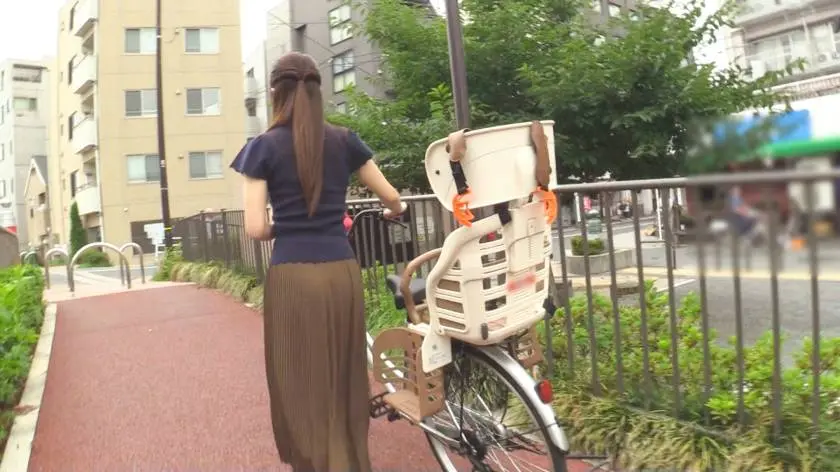 【動画あり】ママチャリ妻に人生相談！ MAAN-san ひとみ プレステージプレミアム 300MAAN-043 (1)