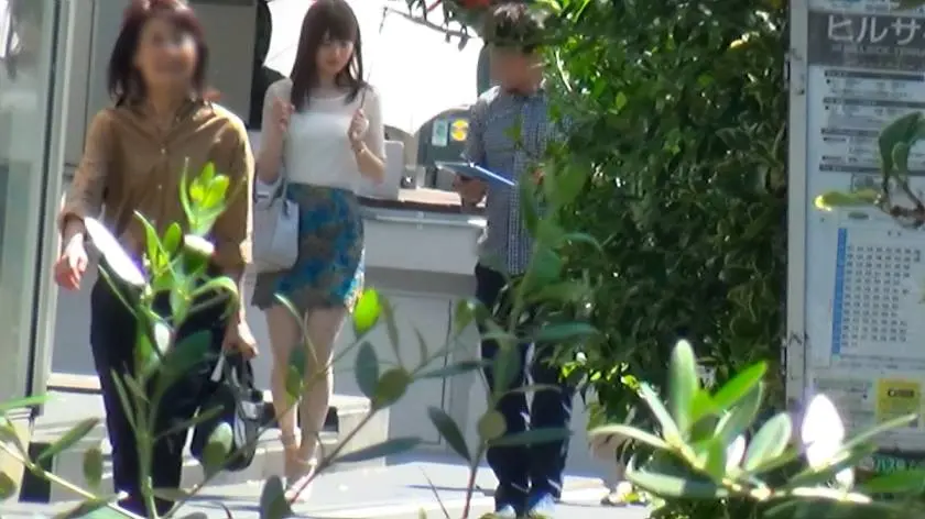 【動画あり】 街行くセレブ人妻ナンパ celeb.41 ましろ 26歳 愛らしい容姿と優しさが溢れる奥様 300MIUM-141 (1)