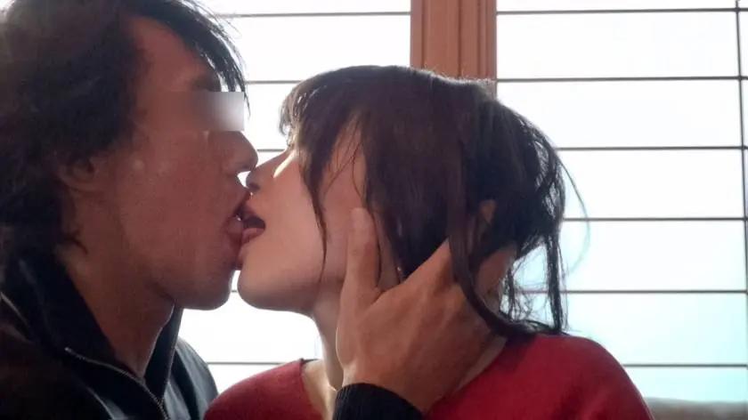 【動画あり】街行くセレブ人妻ナンパ みずきさん 27歳 押しに弱いスレンダー奥様 300MIUM-176 (4)