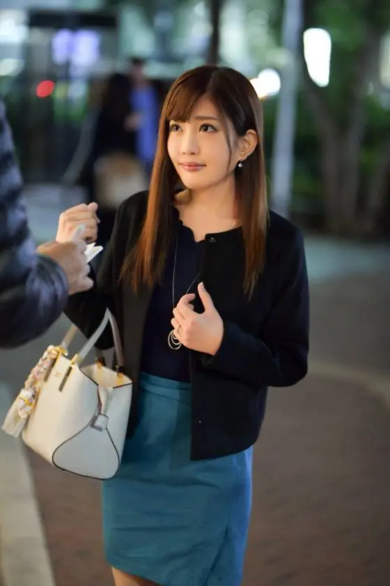【動画あり】街行くセレブ人妻ナンパ celeb.48 りおさん 24歳 スレンダー美人の若奥様 300MIUM-177 (1)