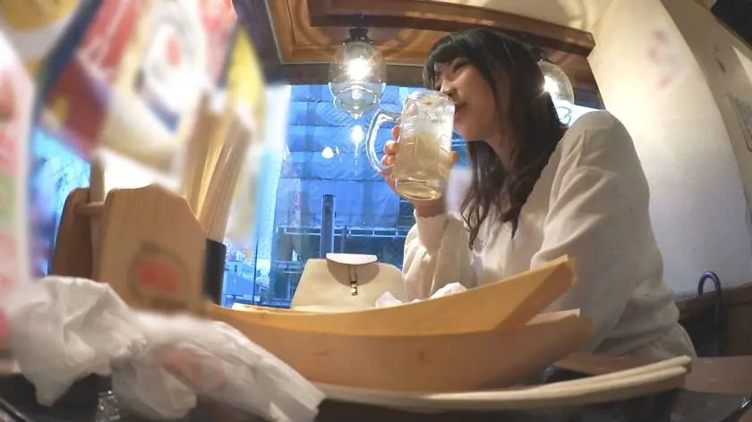 【動画あり】真っ昼間から飲んでる人妻は100%誘われ待ち 昼のみ人妻ナンパ MAAN-san かな 300MAAN-094 (1)