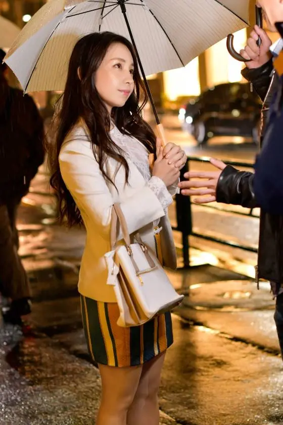 【動画あり】街行くセレブ人妻ナンパ celeb.46 りょうこ 37歳 専業主婦 300MIUM-158 プレステージプレミアム (1)