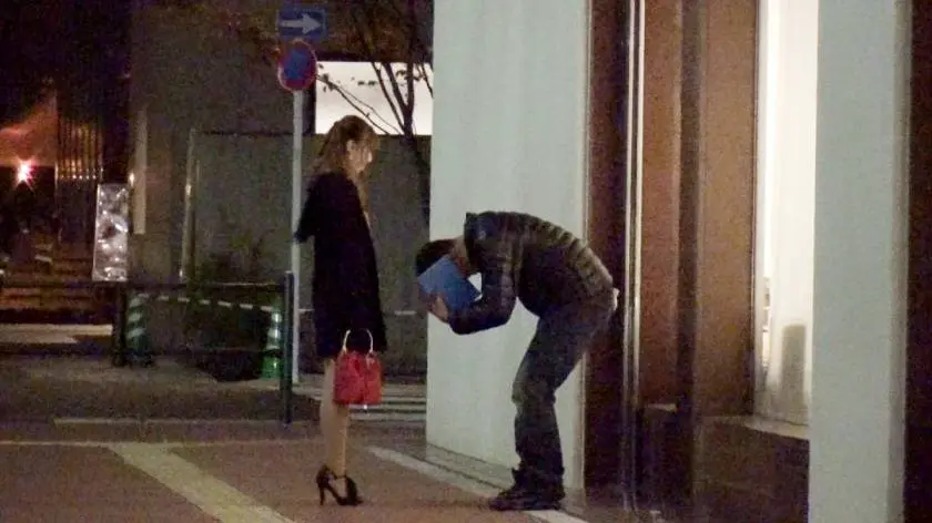 【動画あり】街行くセレブ人妻ナンパ 明保 28歳 専業主婦 300MIUM-166 (1)