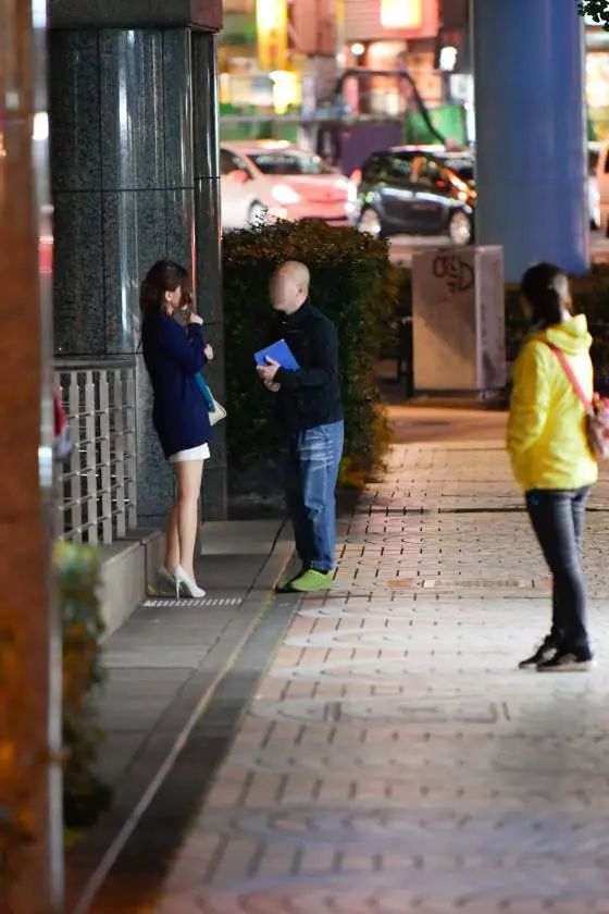 【動画あり】街行くセレブ人妻ナンパ celeb.52 あみ 30歳 専業主婦 300MIUM-175 (2)