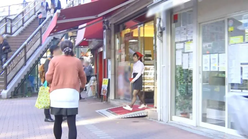 【動画あり】シロウトナンパ！ まいちゃん 21歳 ケーキ屋店員 街角シロウトナンパ 300MAAN-143 (1)