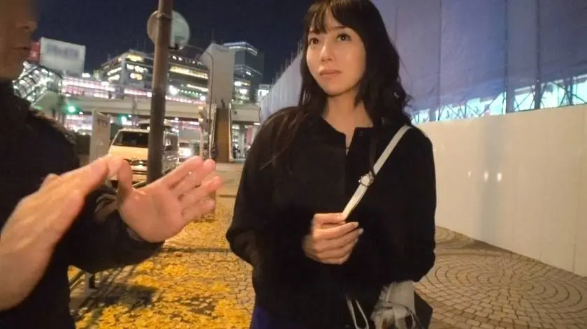 【動画あり】街行くセレブ人妻ナンパ ゆりか 33歳 ツンデレ系奥様 300MIUM-195 (4)