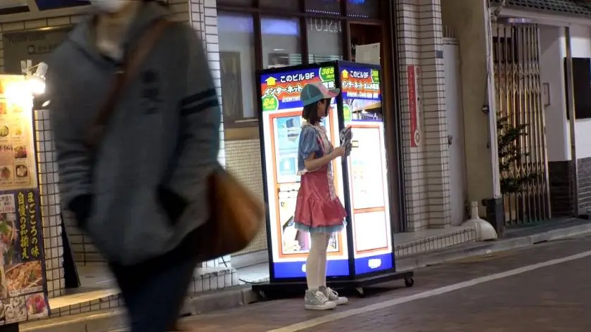 【動画あり】 コスプレカフェナンパ 38 みい 19歳 コスプレバーの店員 ナンパTV 200GANA-1728 (2)