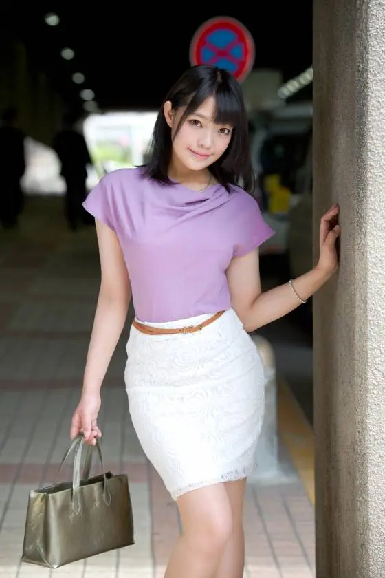 【動画あり】街行くセレブ人妻ナンパ celeb.74 レナさん 3○歳 綺麗なお尻が魅力的な奥様 300MIUM-264 (1)