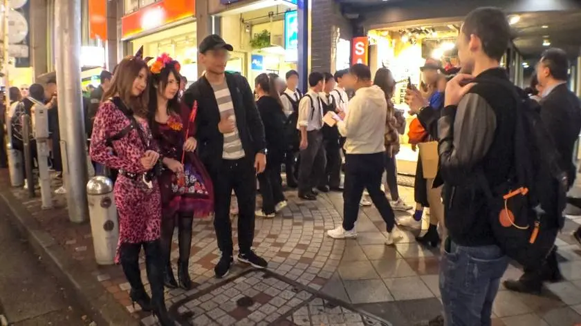 【動画あり】りあ 21歳 ガールズバーでバイト/リン 20歳 ラウンジでバイト ハロウィンナンパ ナンパTV 200GANA-1928 (1)