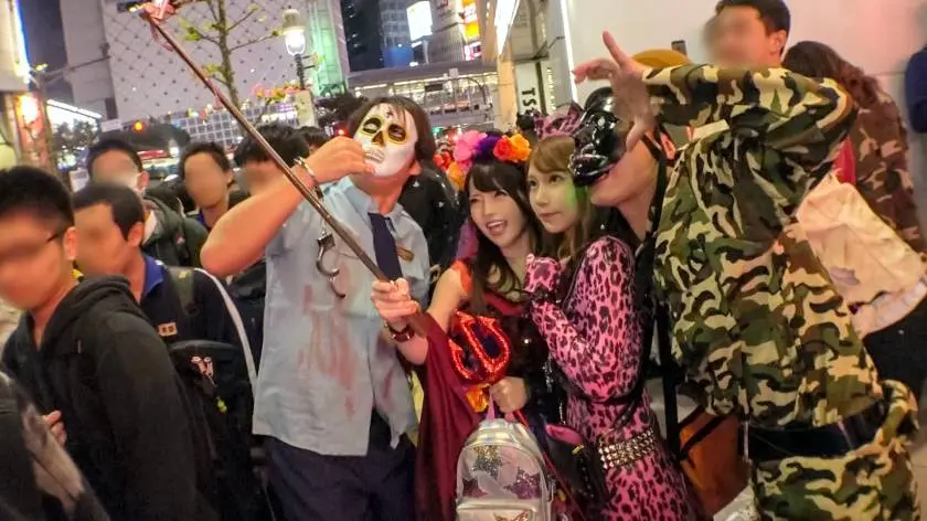 【動画あり】りあ 21歳 ガールズバーでバイト/リン 20歳 ラウンジでバイト ハロウィンナンパ ナンパTV 200GANA-1928 (2)