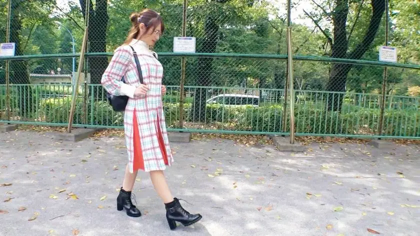 【動画あり】募集ちゃん ～求む。一般素人女性～ みお 20歳 専門学生(ファッション系) 261ARA-411 (1)