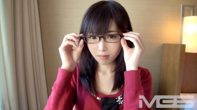 カフェ店員 エミ18歳 素人個人撮影、投稿。331 SIRO-1404 (1)